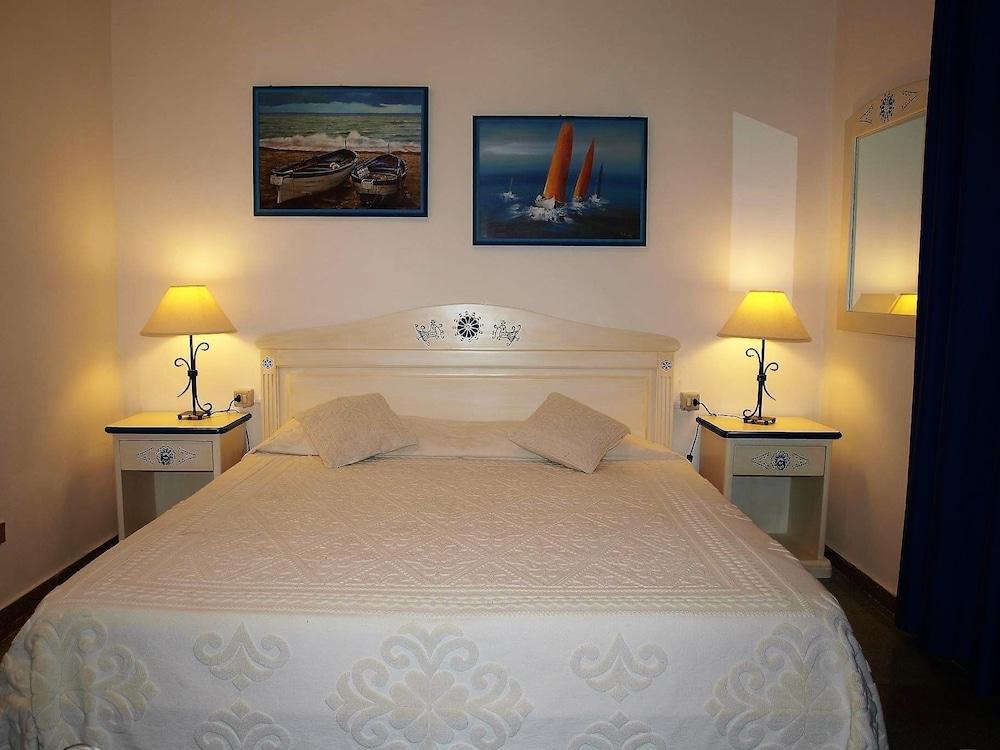 Hotel La Conchiglia Ла-Маддалена Екстер'єр фото