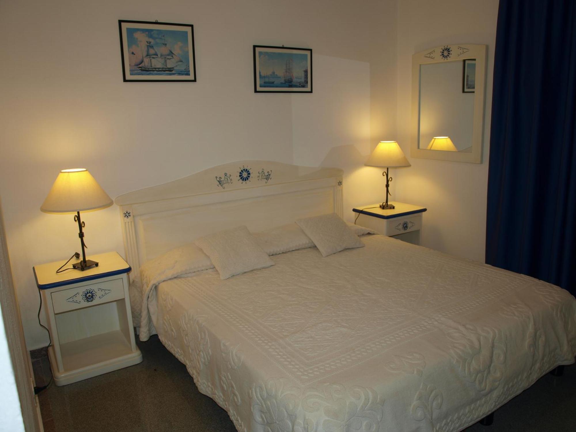 Hotel La Conchiglia Ла-Маддалена Номер фото