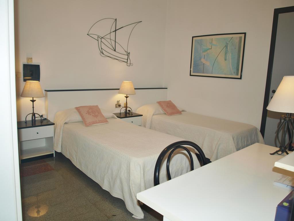 Hotel La Conchiglia Ла-Маддалена Номер фото